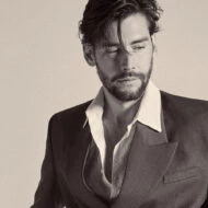 El cantante Álvaro Soler en una sesión de fotos para la revista masculina Rísbel.