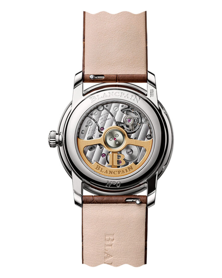 Parte trasera del Villeret de Blancpain con movimiento visible y rotor calado en oro.