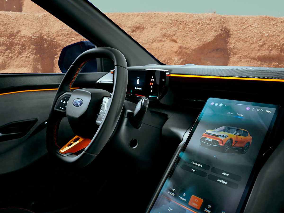 Interior del Ford Capri 2025 con volante y pantalla central táctil de 14,6 pulgadas.