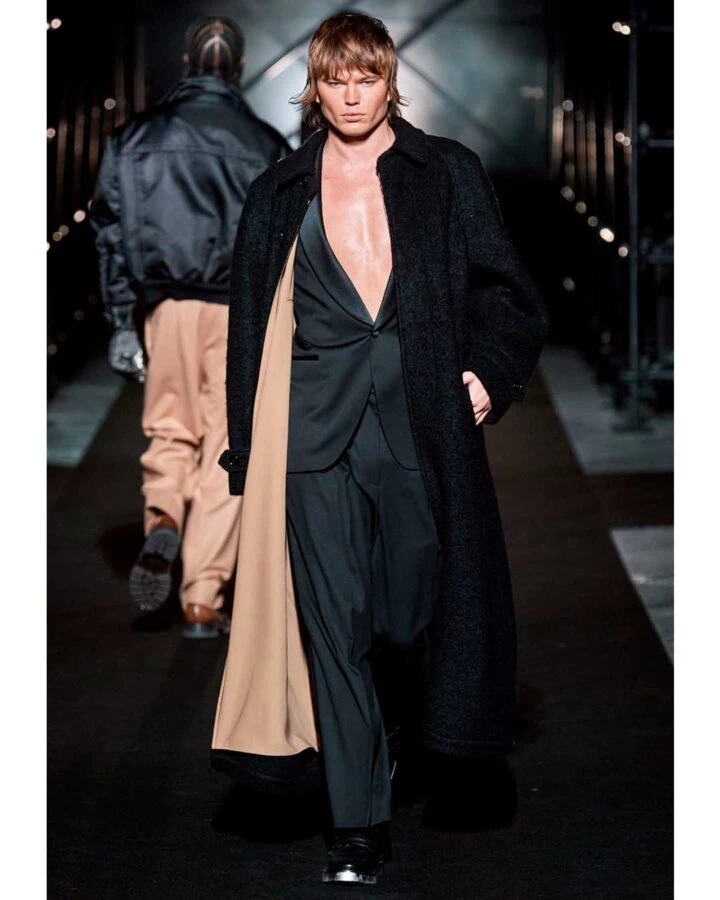Jordan Barrett desfile Boss otoño 2022