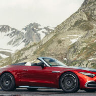 Ponemos a prueba el Maybach: viajamos desde el sur de Alemania hasta Como, pasando por Suiza, al volante del SL 680 Mercedes-Maybach SL 680 Monogram Series Red Ambience. Fotografiado en el puerto del Gran San Bernardo, el famoso cruce Alpino entre Aosta (Italia) y Martigny (Suiza).