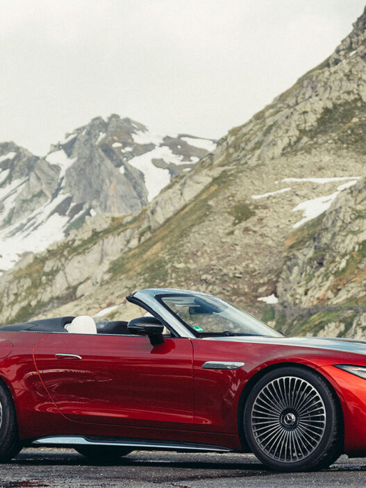 Mercedes-Maybach SL 680 Monogram Series Red Ambience. Fotografiado en el puerto del Gran San Bernardo, el famoso cruce Alpino entre Aosta (Italia) y Martigny (Suiza).
