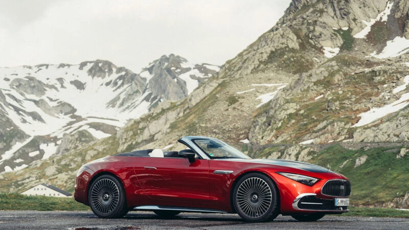 Mercedes-Maybach SL 680 Monogram Series Red Ambience. Fotografiado en el puerto del Gran San Bernardo, el famoso cruce Alpino entre Aosta (Italia) y Martigny (Suiza).