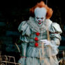 Pennywise acecha entre las sombras en It: Bienvenidos a Derry, la precuela de la saga de terror.