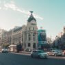 Gran Vía de Madrid cruce con Alcalá con coches circulando