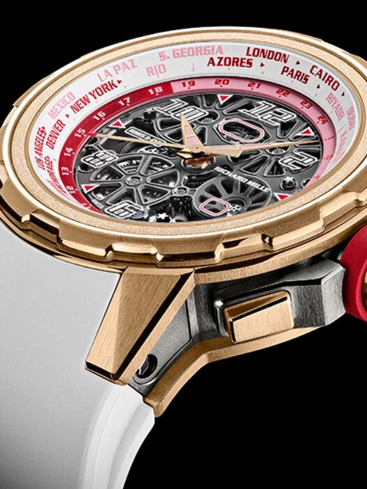 Richard Mille RM 63-02 Automatic Worldtimer visto en detalle con su bisel grabado con 24 ciudades.