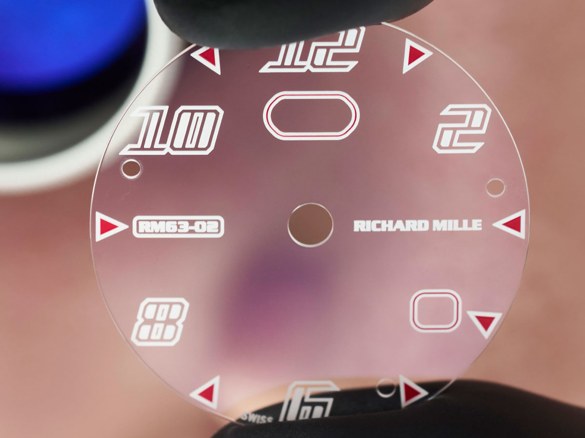 Detalle de la esfera del Richard Mille RM 63-02 Automatic Worldtimer durante su proceso de ensamblaje.