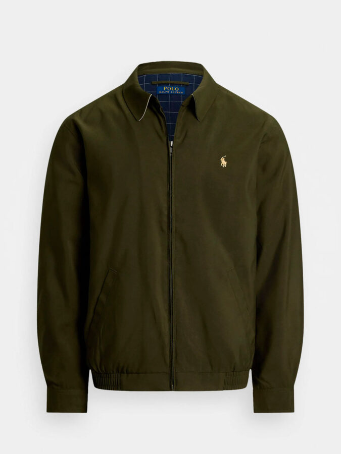 Chaqueta verde oliva de Polo Ralph Lauren, prenda exterior clave para combinar con jersey granate en otoño