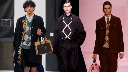 Modelos con jerseys de rombos en los desfiles de Simon Cracker, Emporio Armani y Louis Vuitton durante la temporada otoño/invierno 2025.