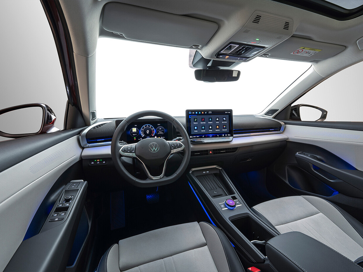 Interior del Volkswagen T-Roc, uno de los mejores coches para ciudad y carretera