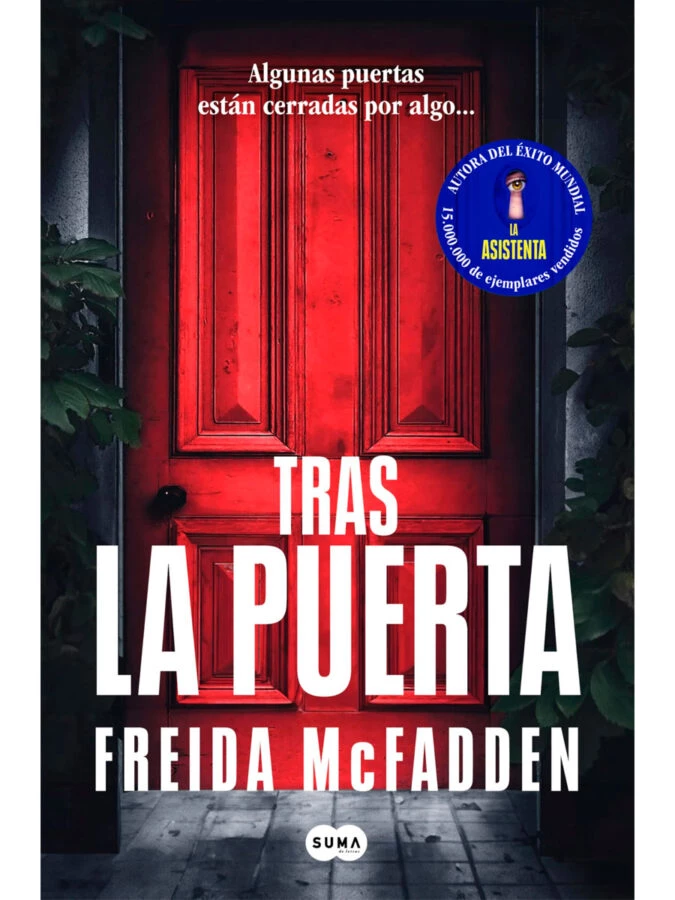 Portada del libro Tras la puerta, de Freida McFadden