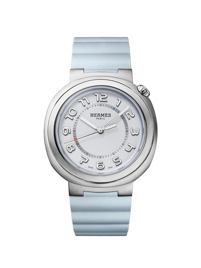 Reloj Hermès Cut 2024 con bisel de acero pulido y correa azul bruma