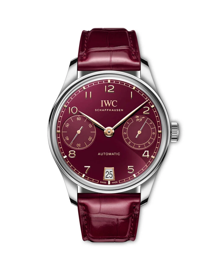 Reloj IWC Portugieser Year of the Horse con esfera burdeos y correa de piel a juego