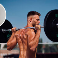 Isabel Viña, nutricionista: "Estos son los suplementos que mejoran la testosterona" Hombre haciendo ejercicio de fuerza, imagen para ilustrar un artículo sobre suplementos que mejoran la testosterona según la nutricionista Isabel Viña