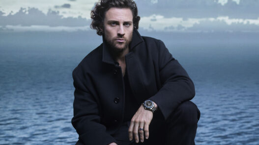 El actor Aaron Taylor-Johnson protagoniza la nueva campaña Planet Ocean de OMEGA