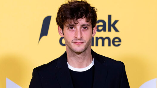 Retrato del actor Daniel Ibáñez, protagonista de La Bola Negra, en el photocall de los premios Break on Time 2025 celebrados en Madrid