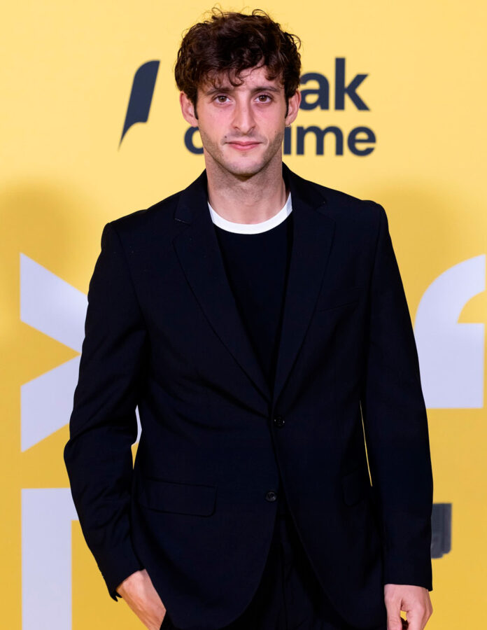Daniel Ibañez, uno de los actores de la película La Bola Negra de Los Javis, posa en el photocall de los premios Break on Time de Madrid, noviembre 2025