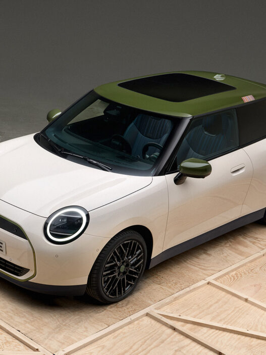 Vista superior del Nuevo MINI Paul Smith Edition en color blanco con techo Nottingham Green.