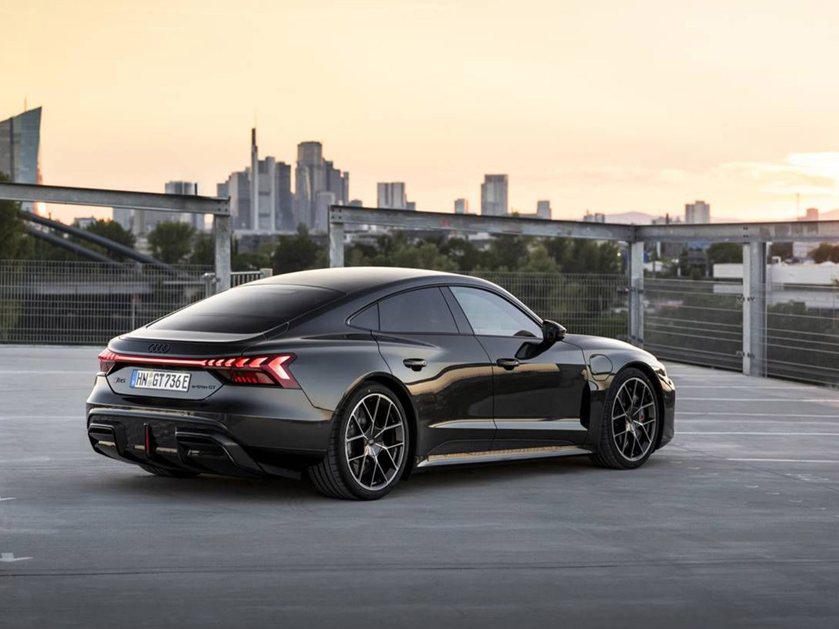 Audi e-tron GT Performance visto desde atrás