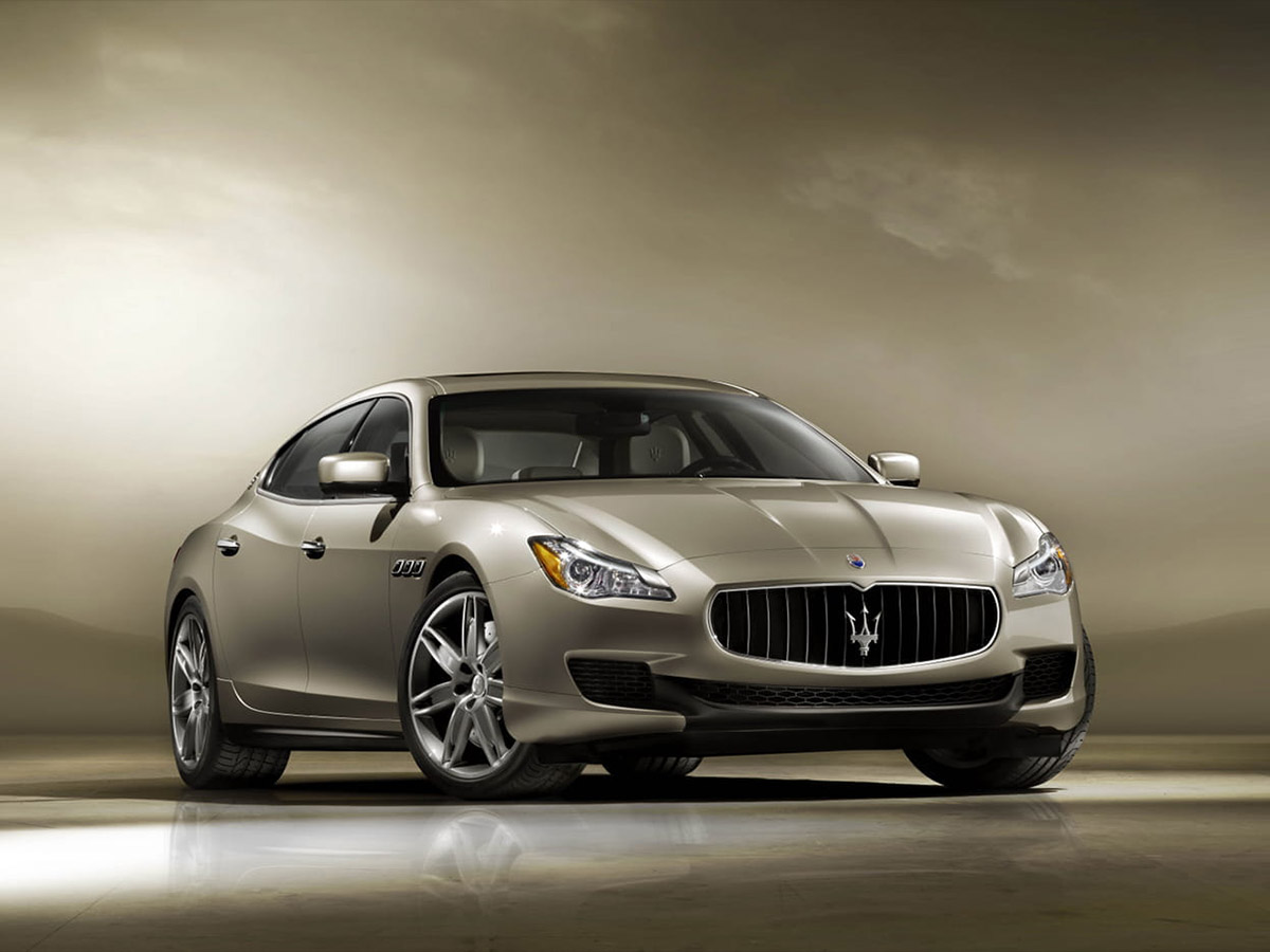 Maserati Quattroporte en color cobre, vista frontal