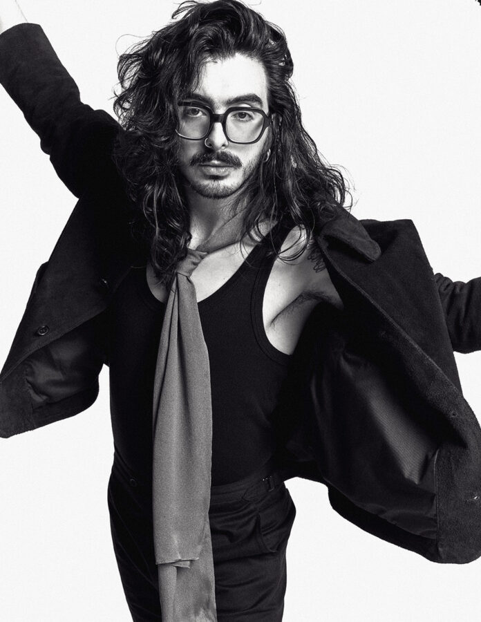 Simón, del grupo Morat posa en una sesión de fotos para Rísbel Magazine