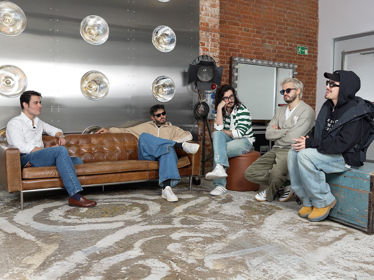 El periodista Mateo Carrasco entrevista al grupo Morat