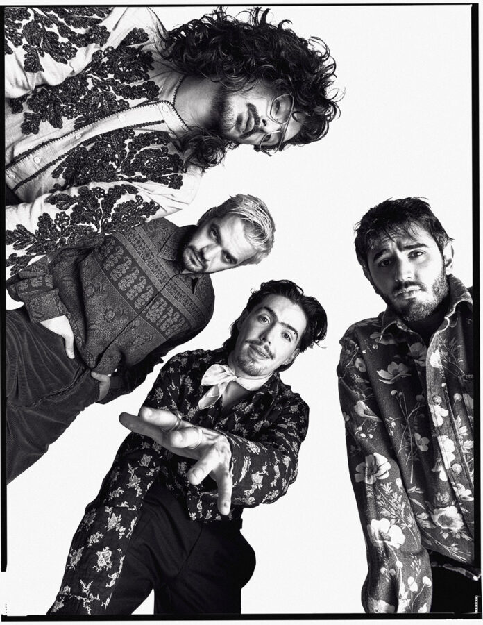 Los integrantes del grupo Morat posan en una sesión de fotos en blanco y negro para la revista Rísbel Magazine, tras ganar un Latin Grammy el pasado viernes 14 de nociembre de 2025