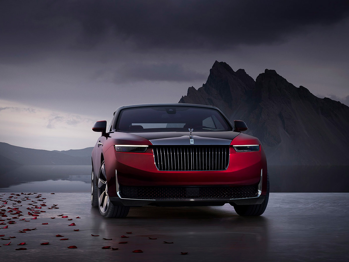vista frontal del Rolls-Royce La Rose Noire Droptail en rojo