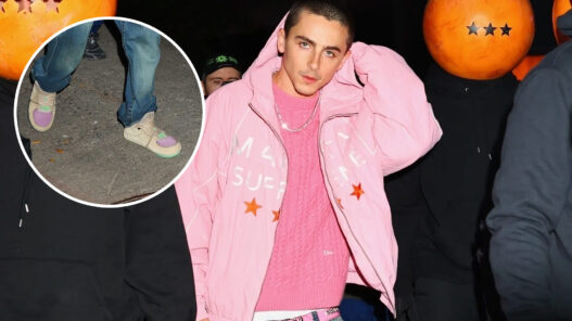 El actor Timothée Chalamet acudiendo a la pop up de Marty Supreme en Soho