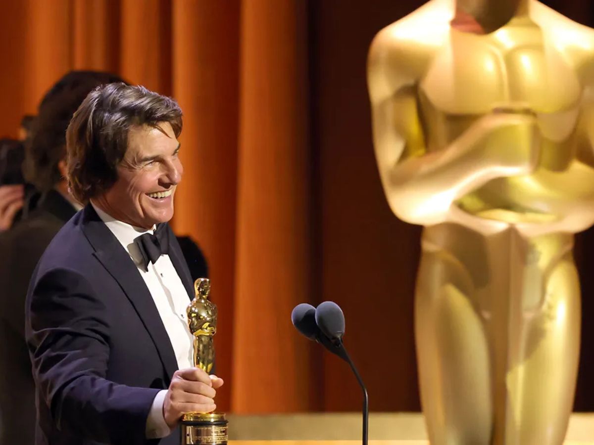 El actor Tom Cruise recogiendo su premio Oscar