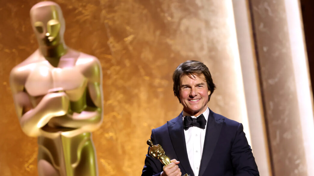 Tom Cruise con el Oscar en la mano 17 de noviembre de 2025