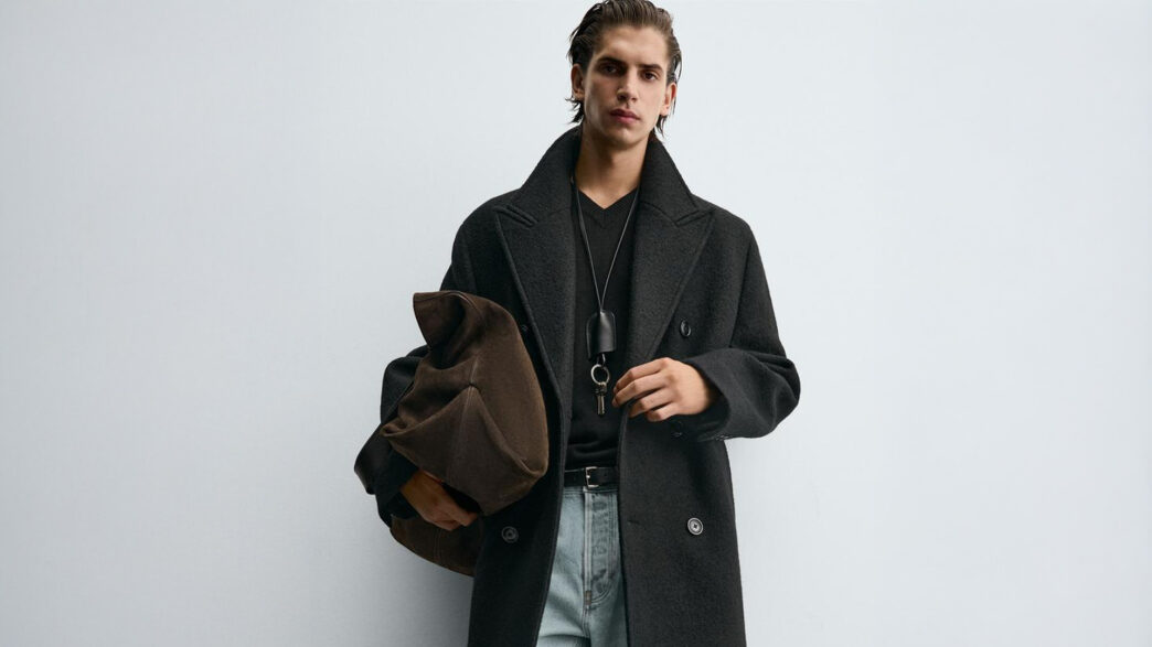 El modelo Hedi Bentekaya vestido con un abrigo largo de zara y un bolso de ante marrón