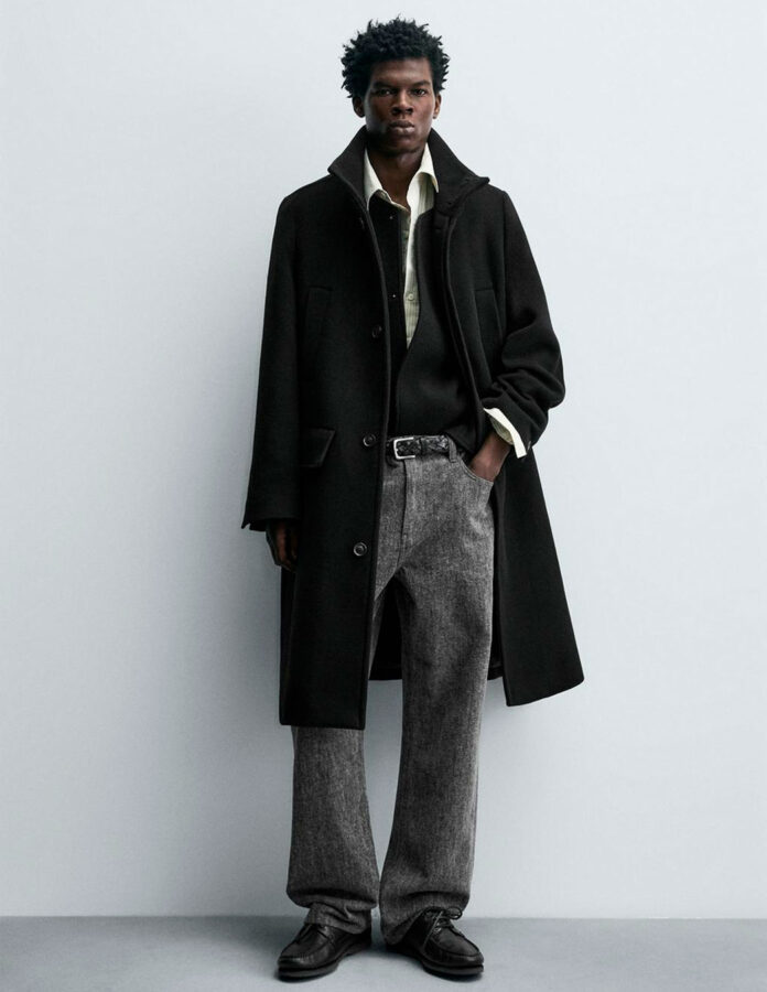 look de abrigo largo con efecto layering y vaqueros grises de pierna ancha