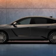 Perfil lateral del Nuevo Lexus ES con tiradores enrasados y línea Lexus Signature Line