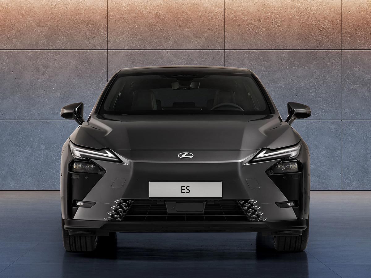 Frontal del Nuevo Lexus ES con firma luminosa en doble L