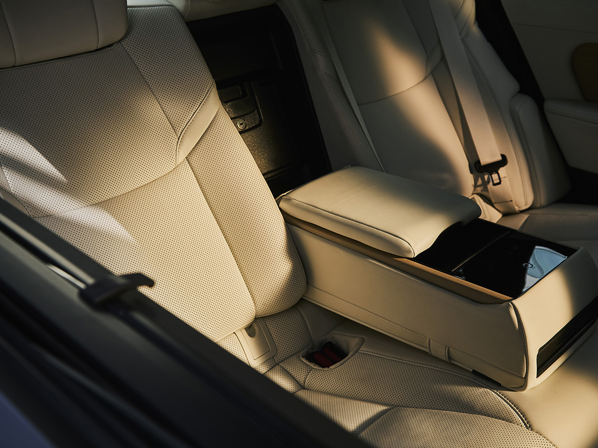 Asientos traseros del Nuevo Lexus ES con tapicería en cuero semi anilina