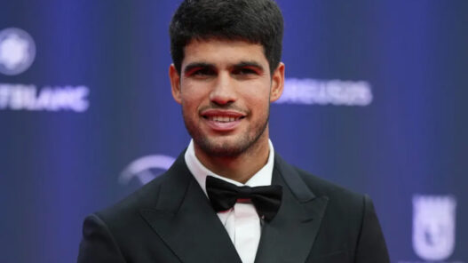 Carlos Alcaraz posa en el photocall de los premios Laureus del Deporte en abril de 2025