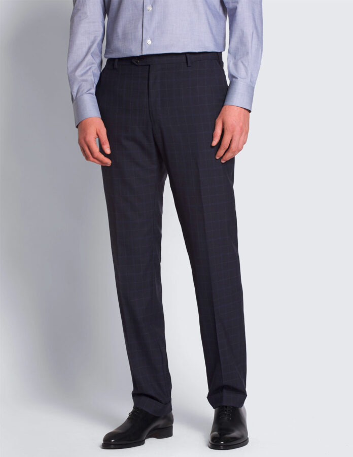 Vista frontal del pantalón de traje azul marino con cuadro ventana