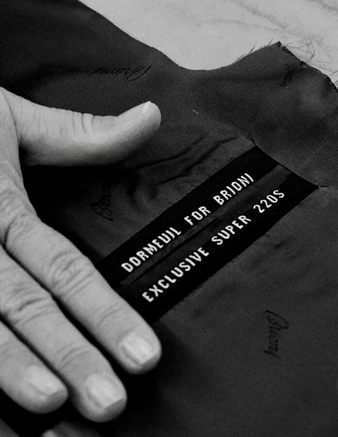 Etiqueta interior Dormeuil for Brioni Super 220s en un traje de lana