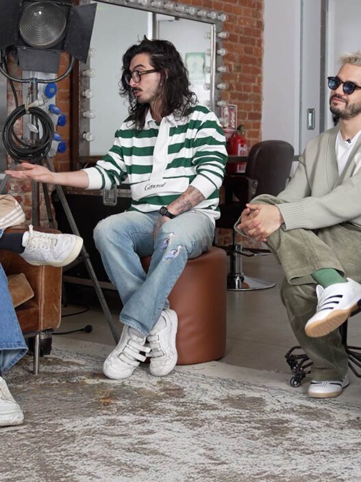 Los integrantes del grupo Morat charlan durante su entrevista para Rísbel Magazine.