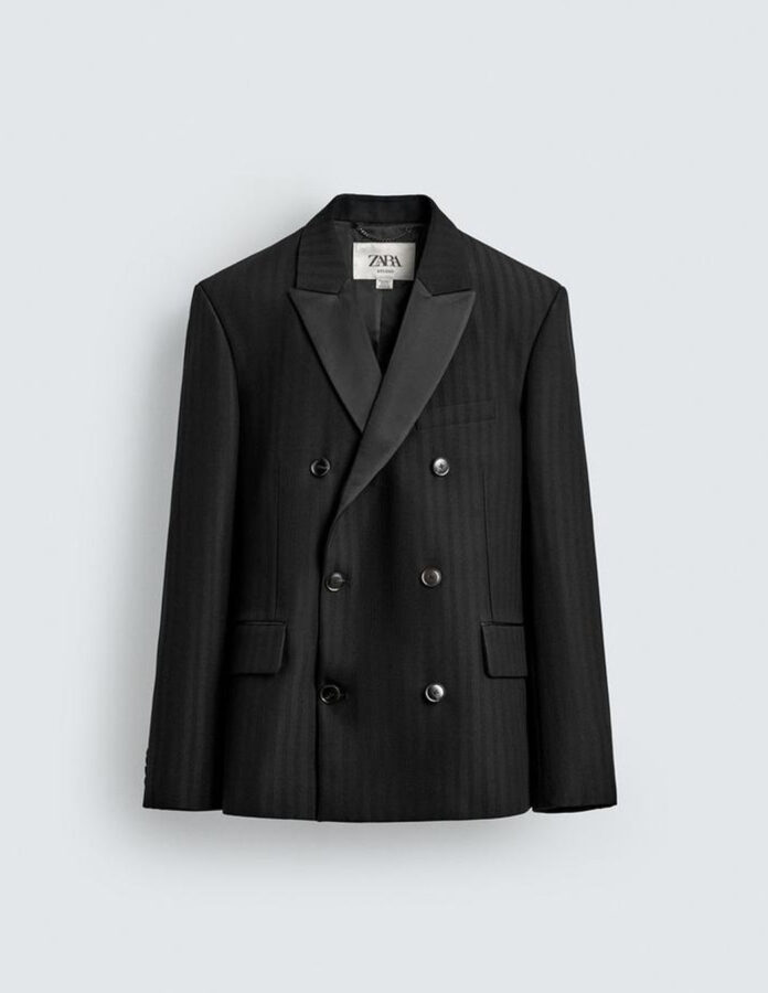 Blazer cruzada Limited Edition de Zara para hombre en color negro con solapas satinadas.