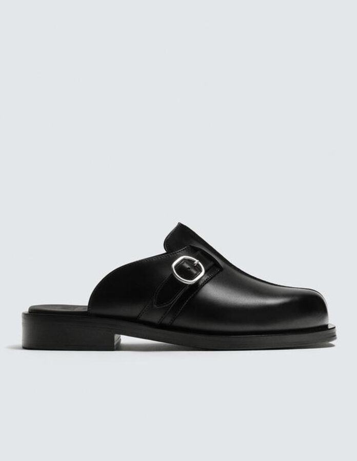 Zuecos de piel con hebilla Limited Edition de Zara para hombre en color negro.