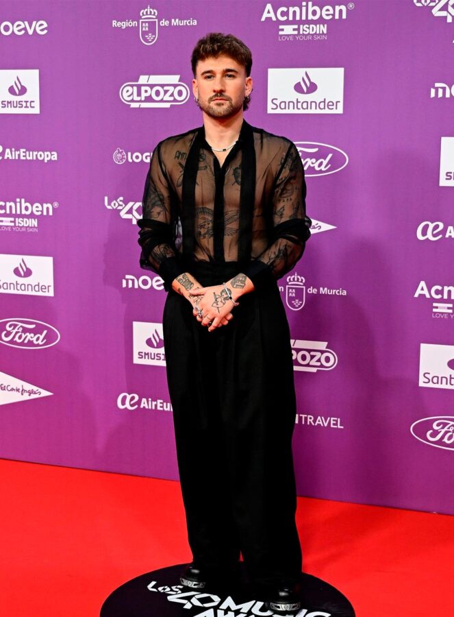 Dani Fernández en Valencia en el photocall de Los40 Music Awards 2025.