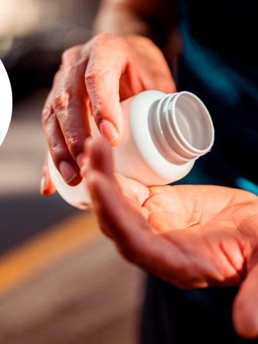 Hombre poniéndose un suplemento deportivo en la mano y arriba, un recuadro destacado con un retrato del doctor José Abellán. Imagen destacada para un artículo en el que el cardiólogo José Abellán habla de los suplementos deportivos que NO sirven para nada