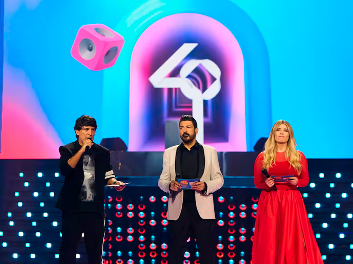 Los presentadores de Los 40 Music Awards en la gala de 2024