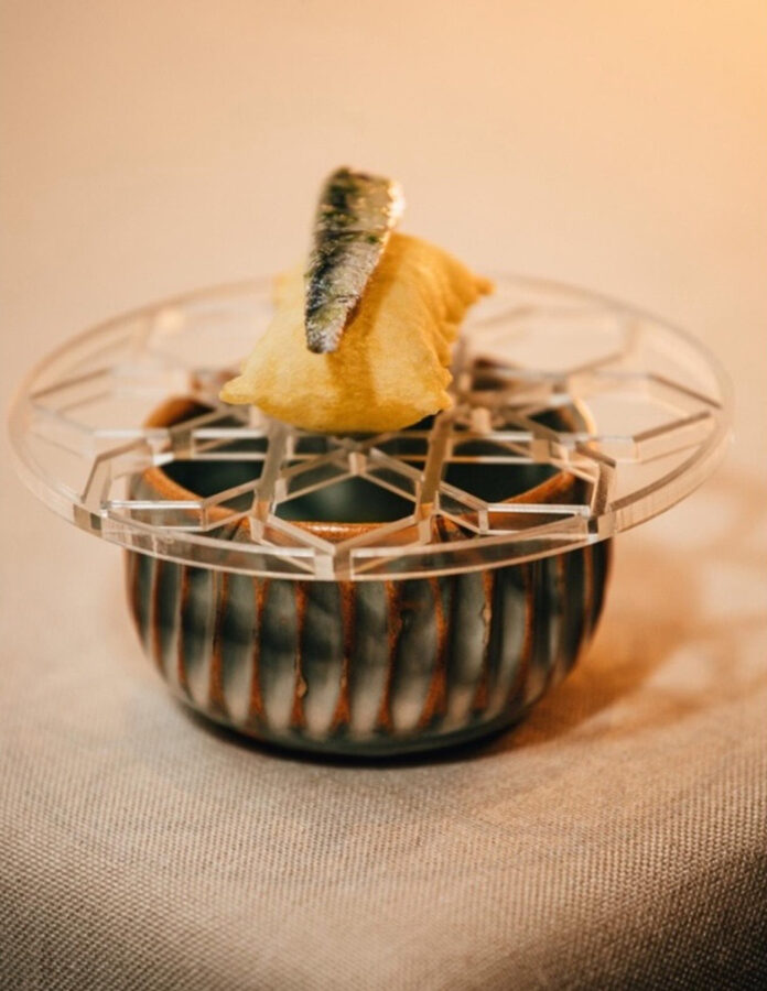 gazpacho de tomate verde raft con boquerón en vinagre del menú de Faralá