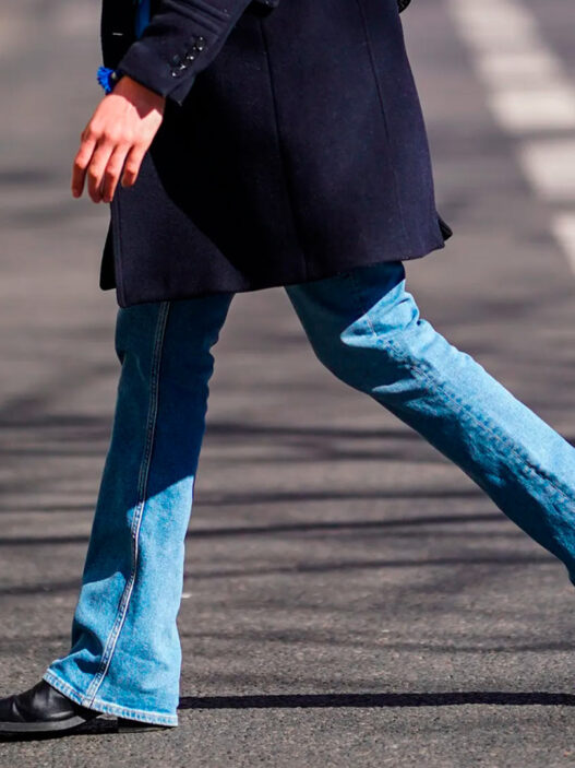 Collage de diferentes hombres vistiendo pantalones acampanados o bootcut