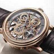 Blancpain acaba de crear un reloj con más de mil componentes hechos a mano que es capaz de tocar dos melodías Blancpain Grande Double Sonnerie en oro rojo con esfera abierta y complicaciones visibles.