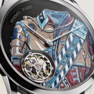Hermès lanza un reloj edición limitada con un detalle oculto en su esfera que solo se ve si lo miras de cerca esfera del reloj Hermès Slim d’Hermès Néo Brandebourgs con diseño grabado y tourbillon
