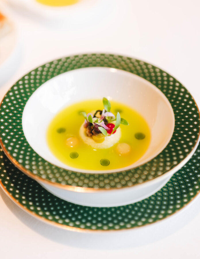 Plato de Encurtidos, salazones y jugo de cornicabra del restaurante Iván Cerdeño, en Toledo